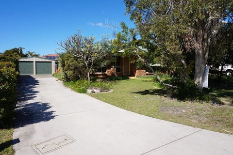 4 Boronia Place - Rainbow Beach, Perfect, Convenient Location, Fenced Yard - Whitsundays Accommodation 0