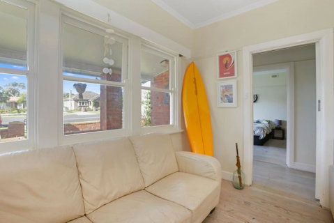 4 MONTROSE AVE - Retro Home In The Heart Of Town - Whitsundays Accommodation 1