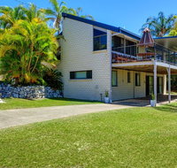 40 Rumbalara Avenue - Rainbow Beach Entertain on the spacious verandah overlooking beautiful Rainbow Beach - Whitsundays Accommodation
