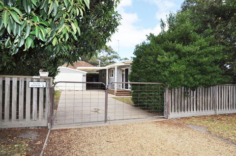 45 HALFORD - PET FRIENDLY - Whitsundays Accommodation 0
