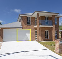 5 Bent Street - huge house with Foxtel  Aircon - Whitsundays Accommodation