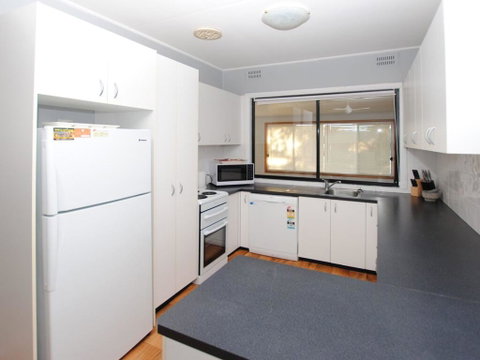 59 Wharf Street Opposite Bowling Club - Whitsundays Accommodation 1