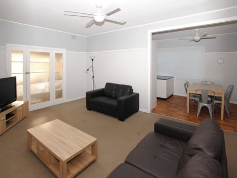 59 Wharf Street Opposite Bowling Club - Whitsundays Accommodation 3