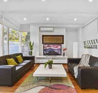 6 Bedroom Beautiful and Comfy Family House - Whitsundays Accommodation