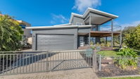 7 Graydens Road Ventnor with Spectacular views