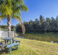 77 Lake Entrance Rd - Waterfront Wonder - Whitsundays Accommodation