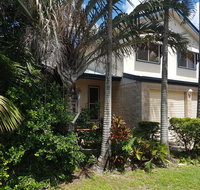 8 Hakea Place - Family Home on a Quiet Street Close to Beach  Shops Pet Friendly - Whitsundays Accommodation