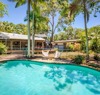 8 Satinwood Drive - Rainbow Shores Architecturally Designed Pool Walk to Beach - Whitsundays Accommodation