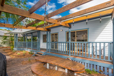 A PERFECT STAY - Barefoot Lane - Beach House - Whitsundays Accommodation 2