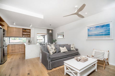 A PERFECT STAY - Luxe & Bloom - Whitsundays Accommodation 0