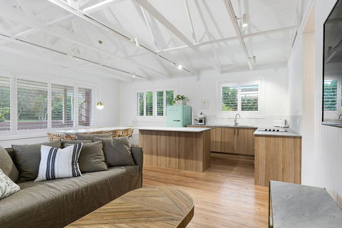 A PERFECT STAY - Sunset Beach - Whitsundays Accommodation 1