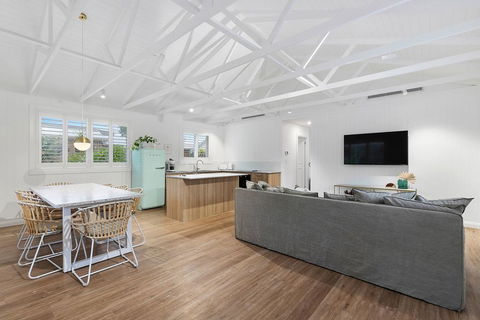 A PERFECT STAY - Sunset Beach - Summer Breeze - Whitsundays Accommodation 0