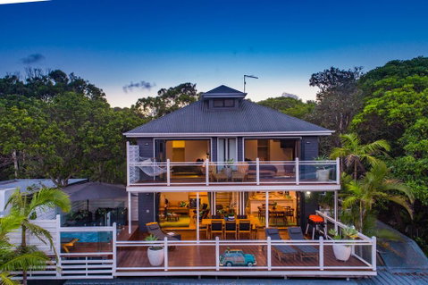 A PERFECT STAY - The Palms At Byron - Views Over Wategos Beach - Whitsundays Accommodation 1