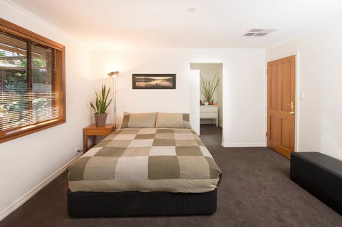 A Suite Spot In The Hills - Whitsundays Accommodation 1