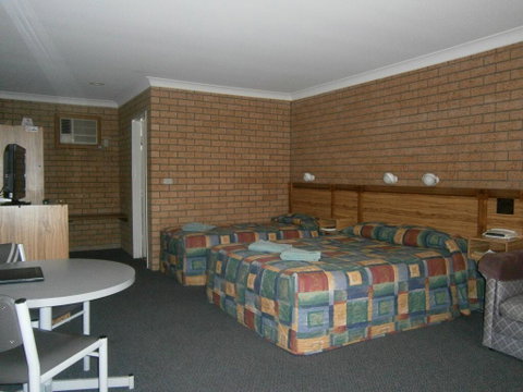 Aaron Inn Motel - Whitsundays Accommodation 1