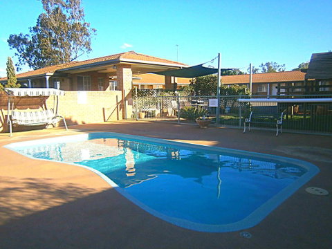 Aaron Inn Motel - Whitsundays Accommodation 0