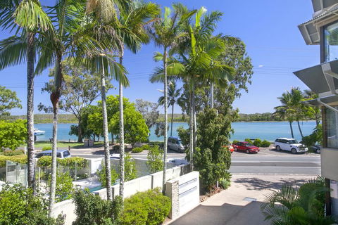 Aarons Luxury Retreat - Whitsundays Accommodation 0