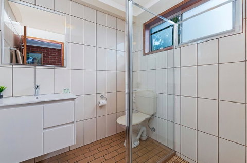 AAt 28 Goldsmith Motel - Whitsundays Accommodation 3
