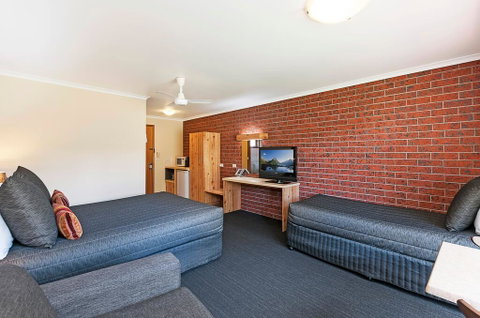 AAt 28 Goldsmith Motel - Whitsundays Accommodation 2