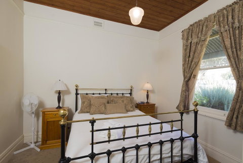 Abaleen House - Whitsundays Accommodation 1