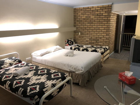 Abel Tasman Waterfront Motel - Whitsundays Accommodation 1