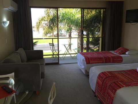 Abel Tasman Waterfront Motel - Whitsundays Accommodation 3