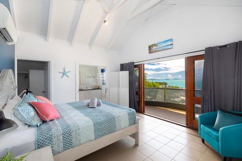 Absolute Airlie - Whitsundays Accommodation 3
