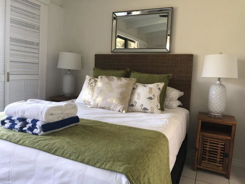 Absolute Beachfront - Whitsundays Accommodation 2