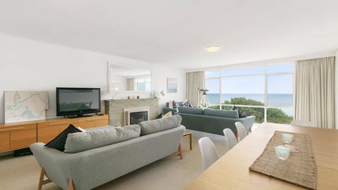 ABSOLUTE BEACHFRONT - FRANKSTON - Whitsundays Accommodation 0