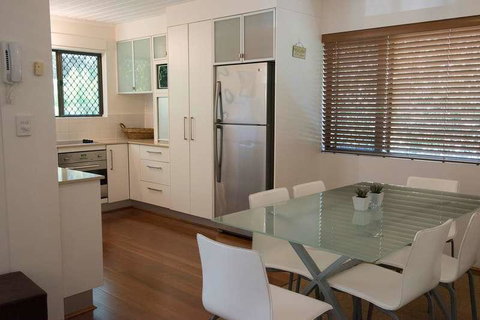 Absolute Beachfront - Mooloolaba - Whitsundays Accommodation 1