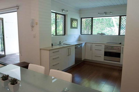 Absolute Beachfront - Mooloolaba - Whitsundays Accommodation 3