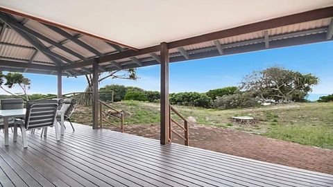 Absolute Beachfront At Hastings - Whitsundays Accommodation 3