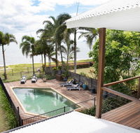 ABSOLUTE BEACHFRONT BLISS  NEWELL BEACH - Whitsundays Accommodation