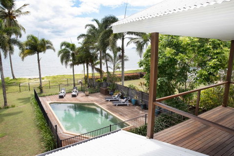 ABSOLUTE BEACHFRONT BLISS @ NEWELL BEACH - Whitsundays Accommodation 0