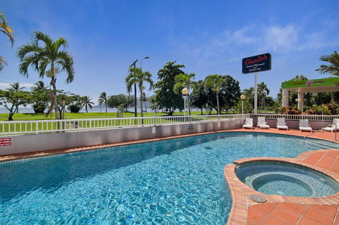 Acacia Court Hotel - Whitsundays Accommodation 1