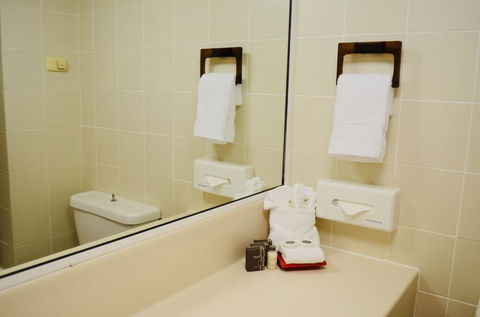 Acacia Court Hotel - Whitsundays Accommodation 3