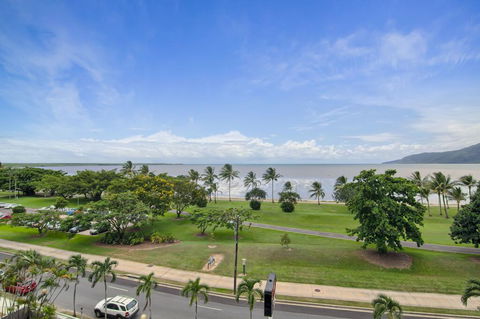 Acacia Court Hotel - Whitsundays Accommodation 2