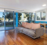 Across the road from the beach - Whitsundays Accommodation