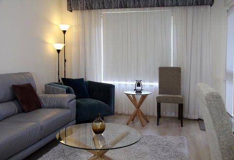 ADELAIDE CBD APARTMENT - 3BR, 2BATH & CARPARK - Whitsundays Accommodation 3