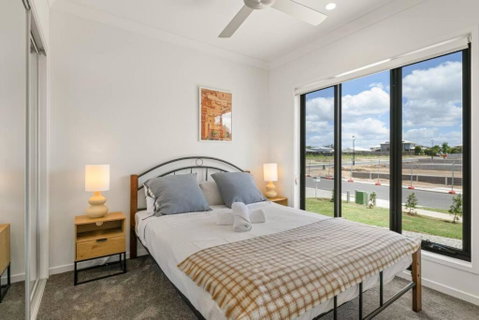 Dual Key 5BR Family Home With Stunning Interior - Whitsundays Accommodation 2
