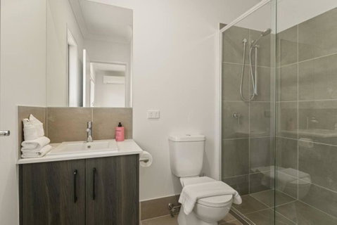 Dual Key 5BR Family Home With Stunning Interior - Whitsundays Accommodation 4