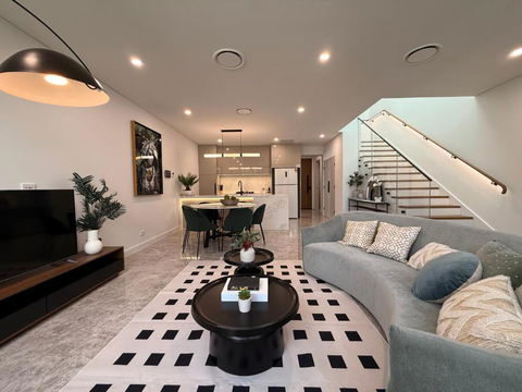 Eastgardens 4Bed 3Bath Brand New Townhouse 2 Car - Whitsundays Accommodation 4