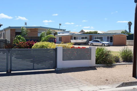 Edithburgh Foreshore Apartments - Whitsundays Accommodation 0