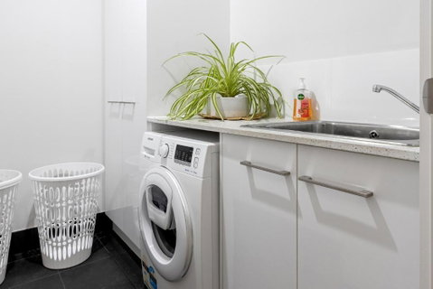 Entire 2 Storey Home In Tranmere - Whitsundays Accommodation 4
