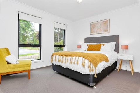 Entire Home In Mount Barker - Whitsundays Accommodation 3