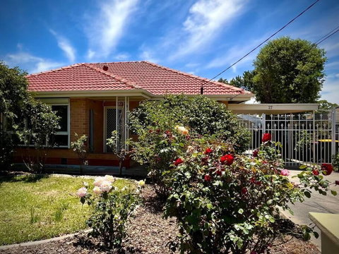 Entire House Between Marion /Flinders University - Whitsundays Accommodation 0