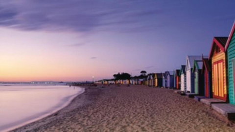 Esplanade Escape To The Brighton Beach Boxes - Whitsundays Accommodation 3