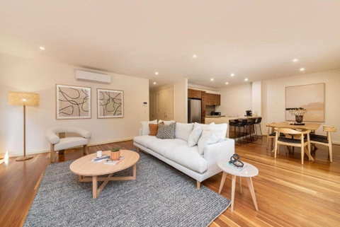 Esplanade Escape To The Brighton Beach Boxes - Whitsundays Accommodation 0