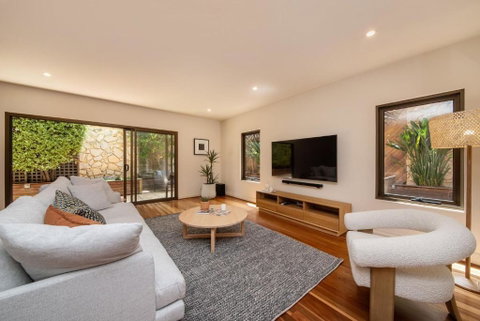 Esplanade Escape To The Brighton Beach Boxes - Whitsundays Accommodation 1