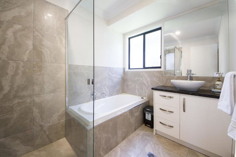 Executive Home Accommodation 34 - Whitsundays Accommodation 3